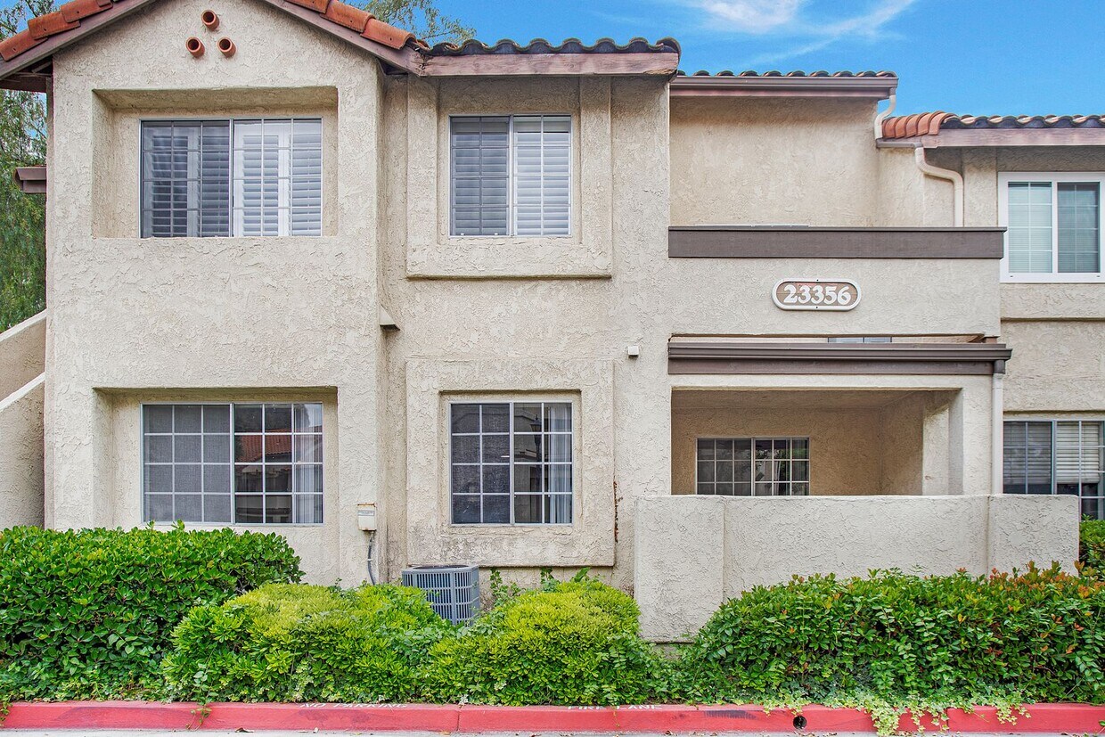 Primary Photo - Beautifully Renovated 2 Bedroom 2 Bath Condo