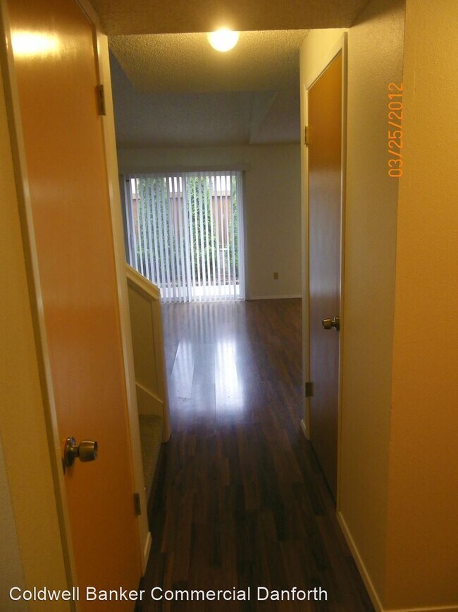 Building Photo - 2 br, 1.5 bath House - 15930 3rd Place SW,...
