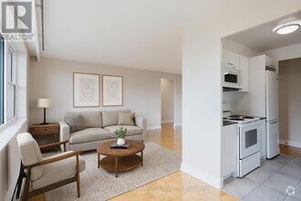 Building Photo - 2-302 Grandstand Pl
