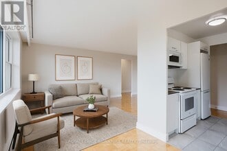 Building Photo - 2-302 Grandstand Pl