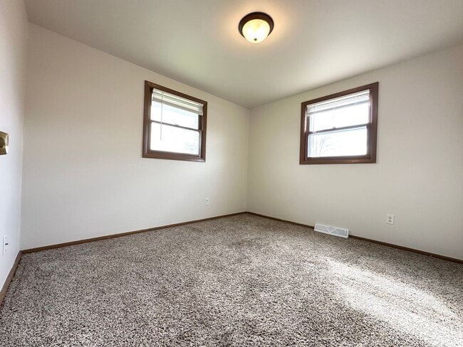 Foto del edificio - 2652 Sherry Ln