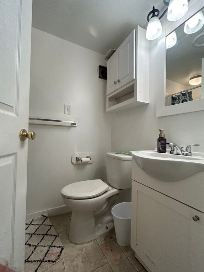 Building Photo - 96 Vine St