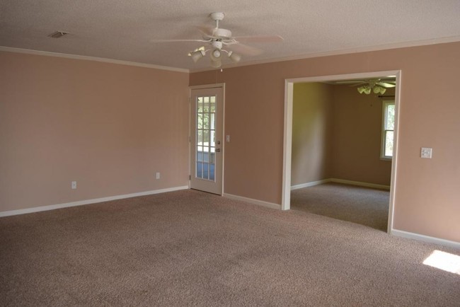 Building Photo - 205 Woodleigh