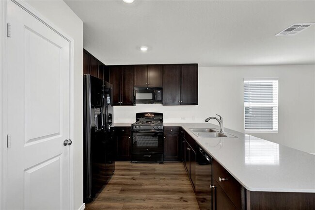 Building Photo - 231 Gabbro Gdns