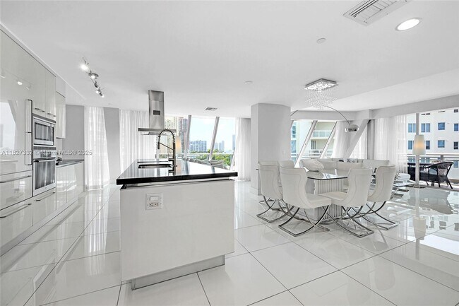 Foto del edificio - 2950 NE 188th St
