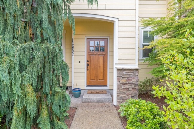 Building Photo - Stylish 3 bedroom Townhome Living in Orego...