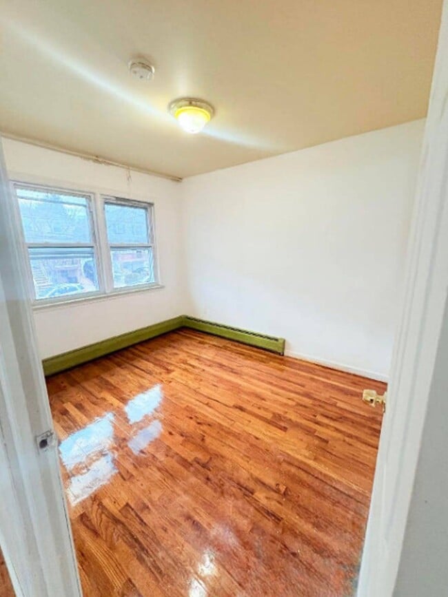 Foto del edificio - 45-33 160th St