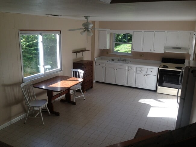 Building Photo - 349 Gilmore St