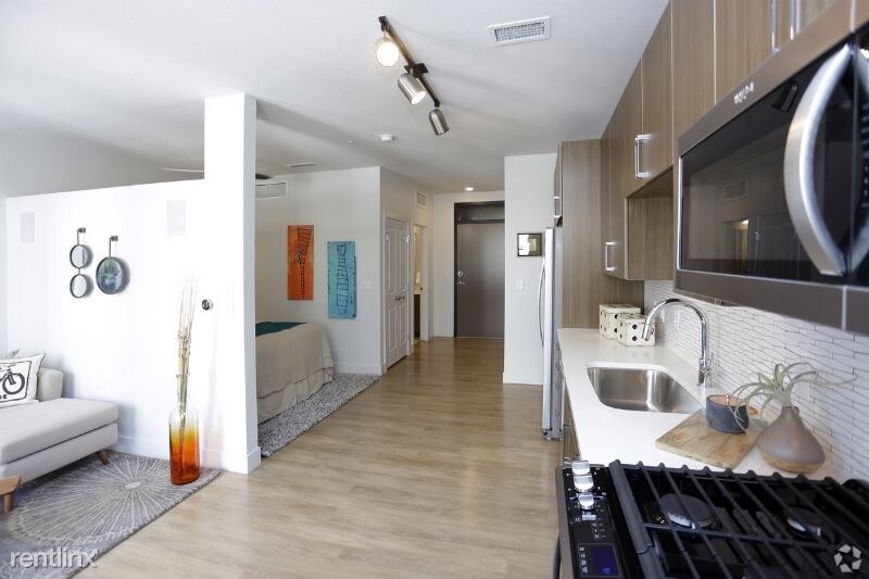 Foto principal - 2000 W 32nd Ave