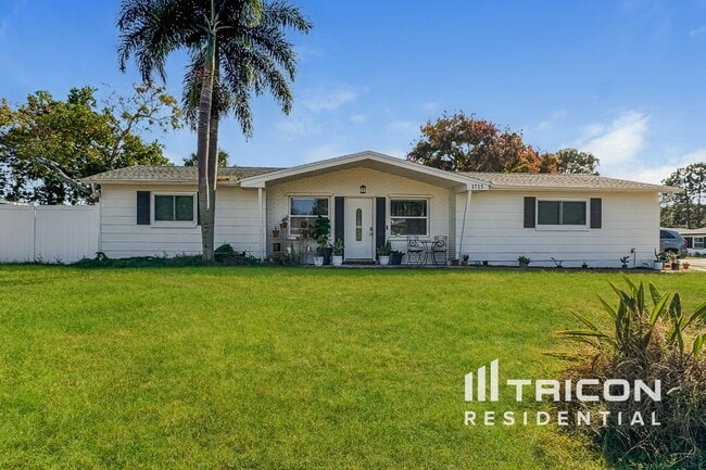 Building Photo - 1715 Scott St