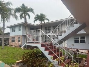 Building Photo - 2725 Middle River Dr