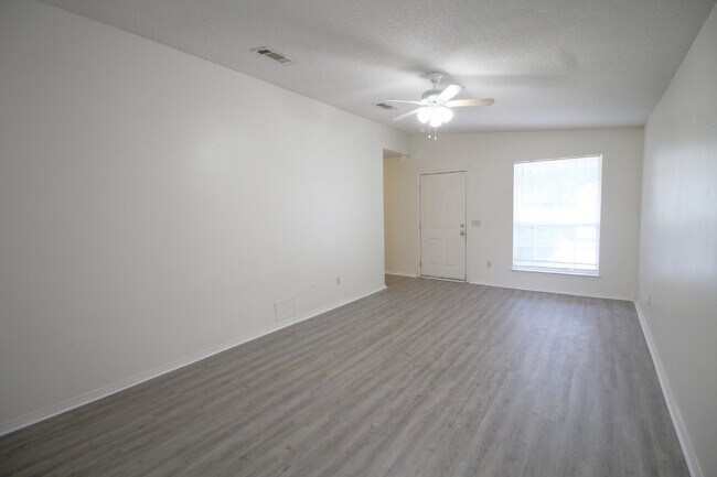 Building Photo - Well-Maintained 3BR Home in Bay Pine Villa Near NAS Pensacola with Open Layout & Private Backyard