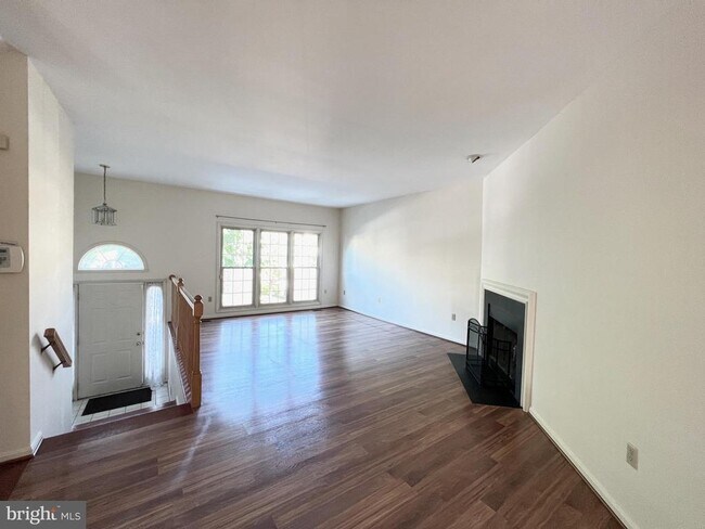 Building Photo - 2134 Kings Garden Way