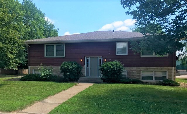 4 PLEX - 2 BEDROOM UNIT AVAILABLE - 1605 S 3rd St