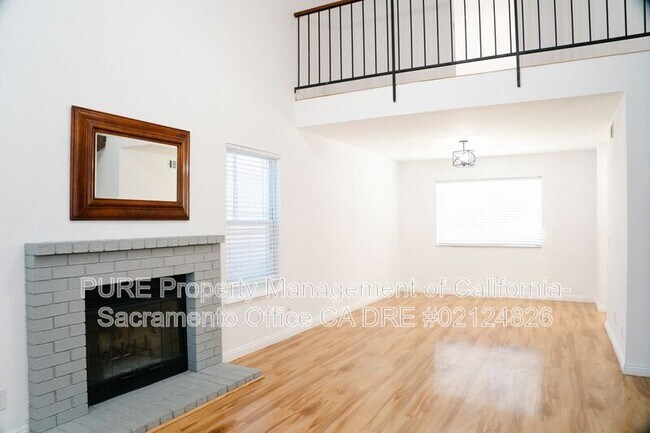 Building Photo - 887 Maplegrove Way