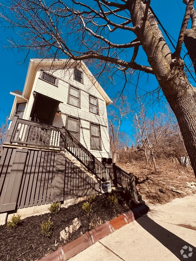 Building Photo - 1819 N Hubbard St