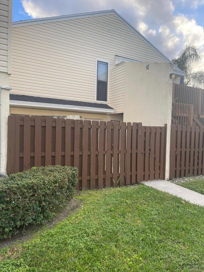 Building Photo - 641 Executive Center Dr