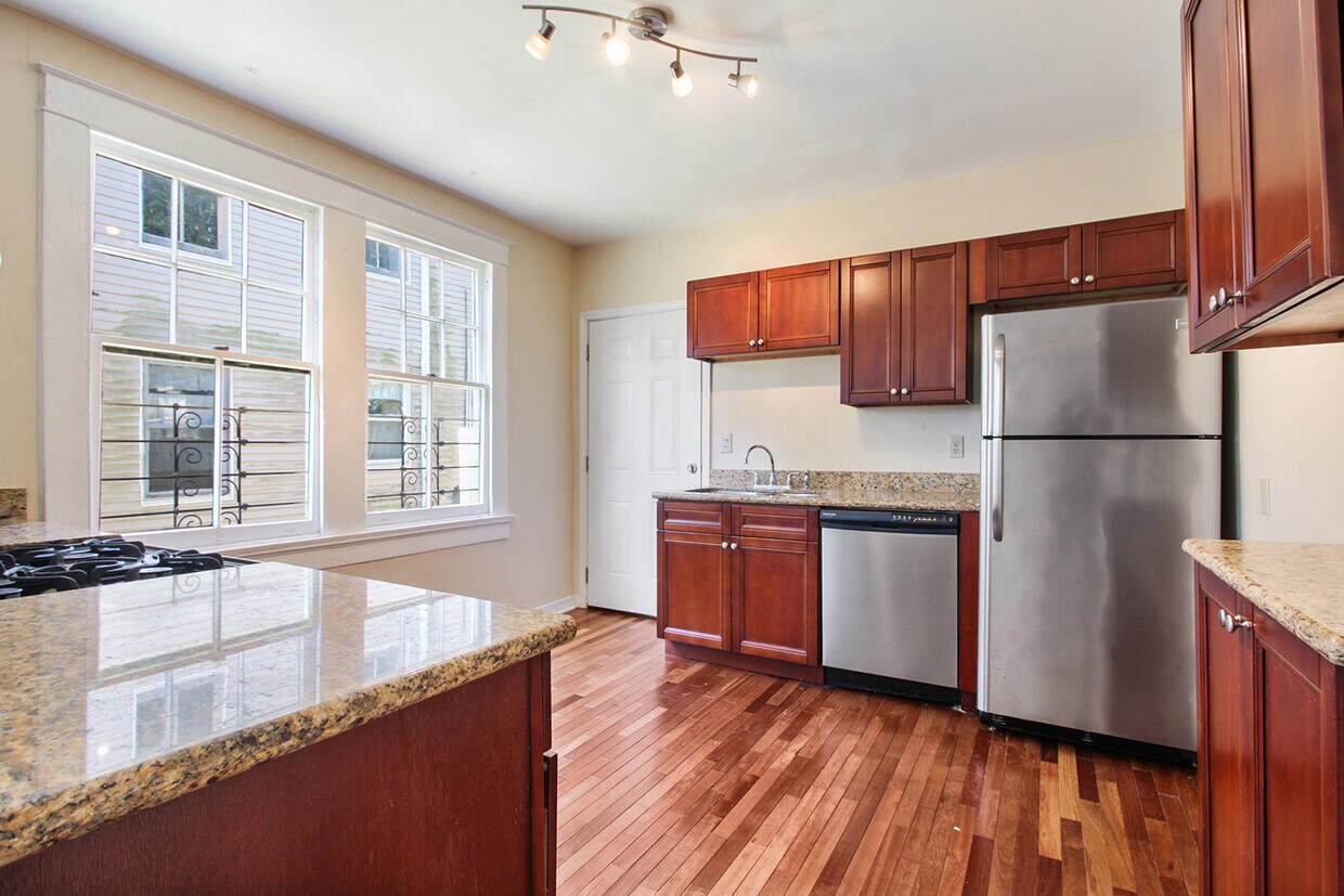 Building Photo - 3132 Robert St