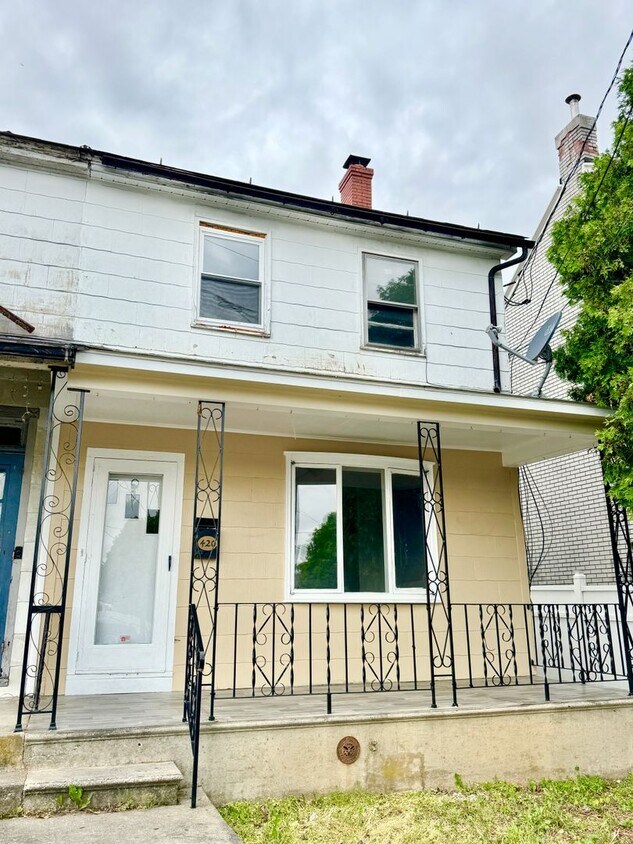 Primary Photo - FOUR Bedroom ONE and ONE HALF BATH ROW!