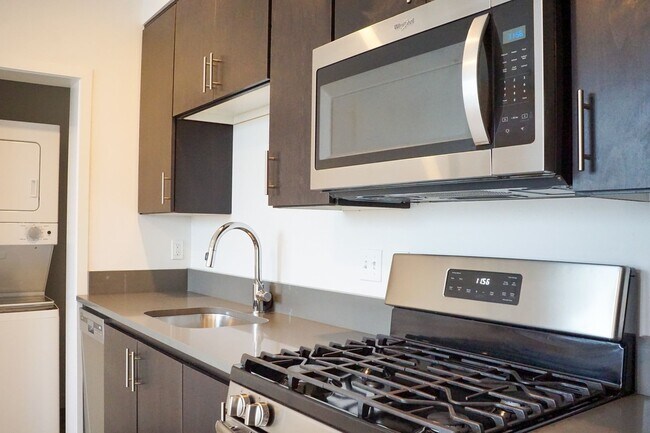Foto del edificio - Immaculate & Modern St. Johns 1-Bedroom To...