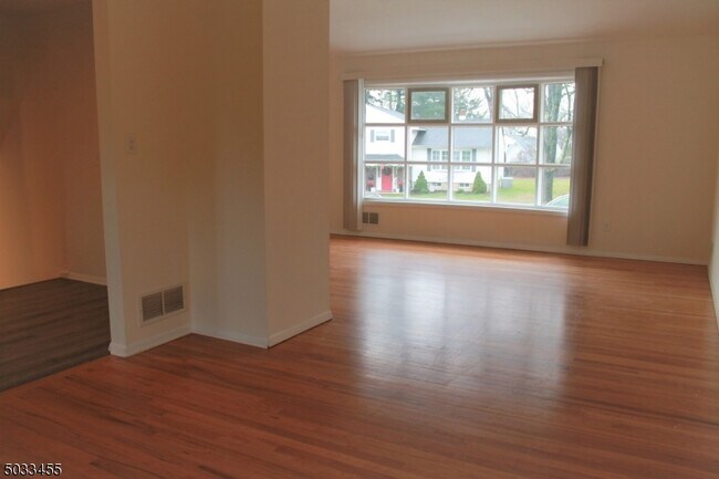 Foto del edificio - 15 Beechwood Dr