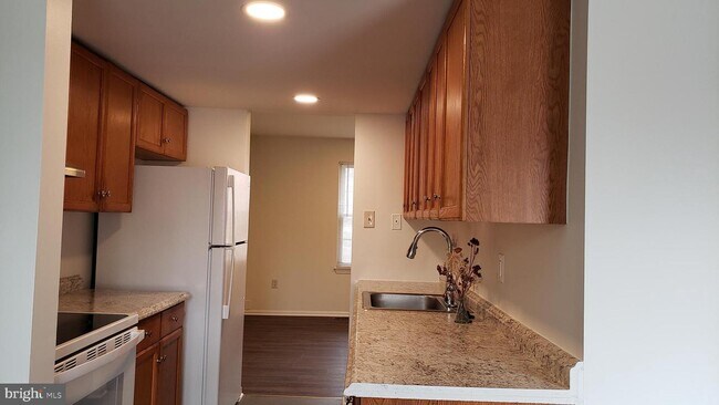 Building Photo - 6360 Ducketts Ln