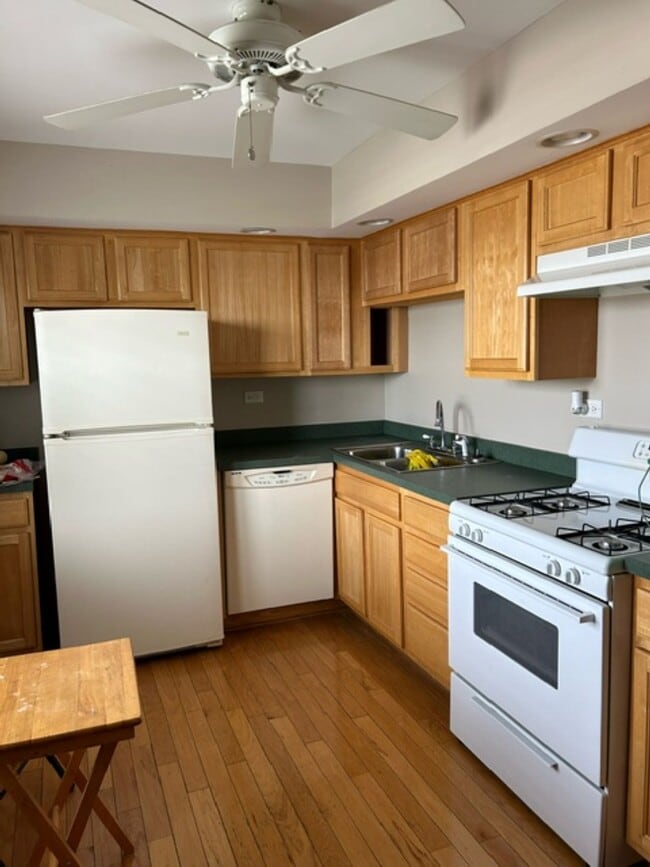 Foto del edificio - 16628 Crescent Ave