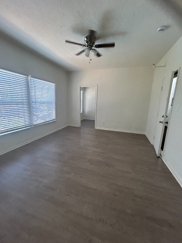 Foto del edificio - 4367 Oakwood Ave