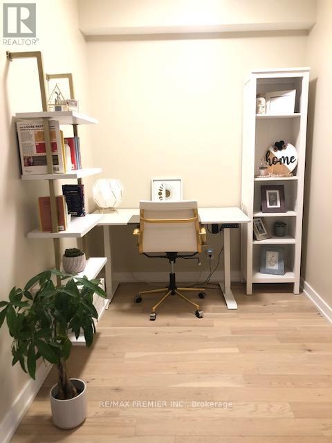 Photo du bâtiment - 2212 Lake Shore Blvd W