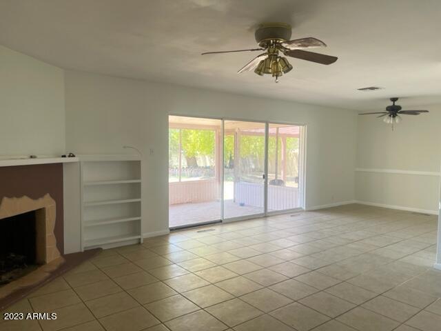 Building Photo - 807 E Orangewood Ave