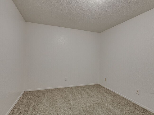 Foto del edificio - MOVE IN SPECIAL NO DEPOSIT OR APPLICATION ...