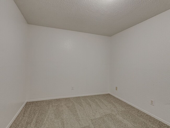 Building Photo - MOVE IN SPECIAL NO DEPOSIT OR APPLICATION ...