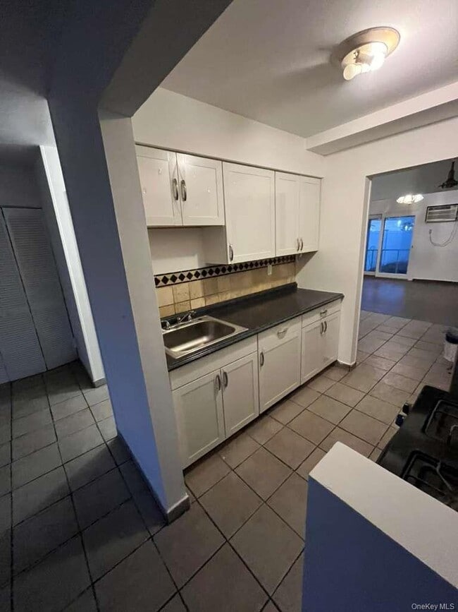 Foto del edificio - 24 McLaughlin Ave