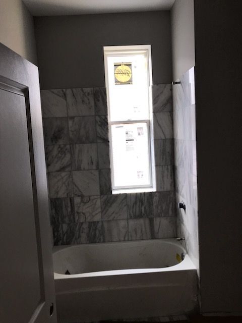 Foto del edificio - 945 N Hoyne Ave