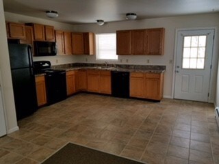 kitchen with open concept - 12 Ferry Blvd