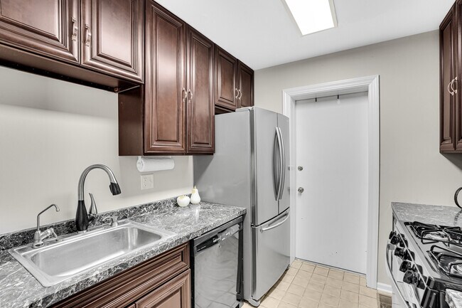 Building Photo - 216 Russet Way