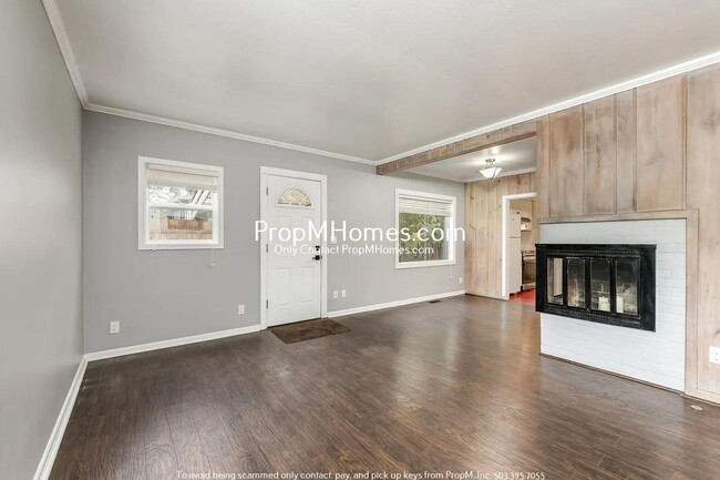 Foto del edificio - Charming Duplex with a Huge Yard in Multno...