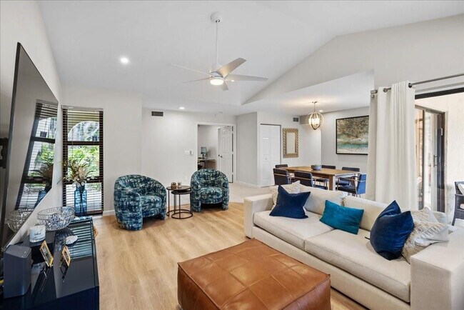 Building Photo - 5670 Coach House Cir