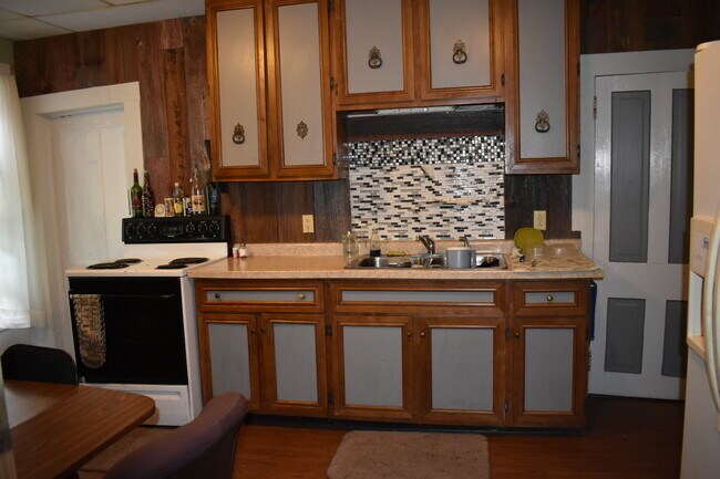 Kitchen - 1011 2nd Ave