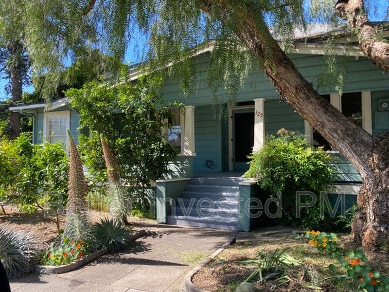 Primary Photo - 325 Plaza St