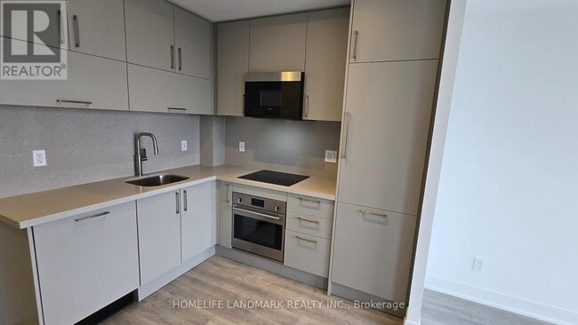 Building Photo - 38 Andre de Grasse St