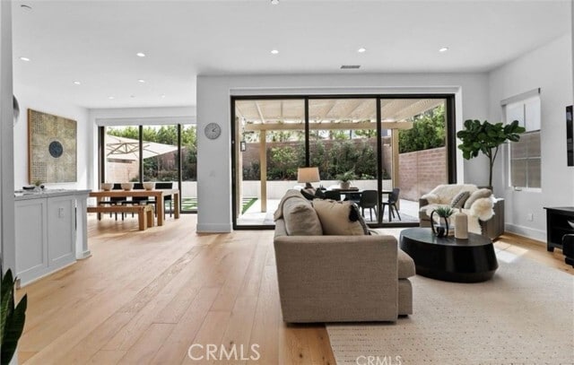 Building Photo - 124 Summerland