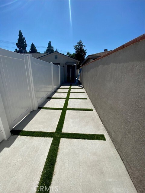 Building Photo - 8339 Glencrest Dr