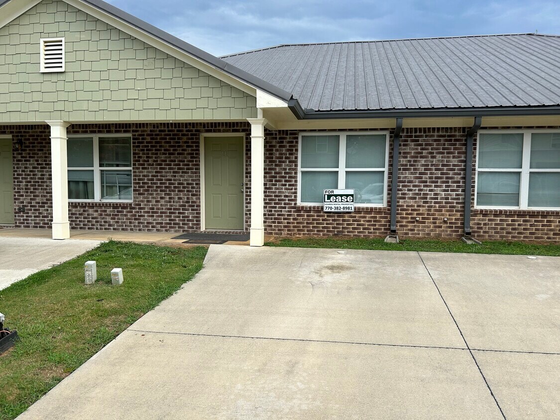 Quadplex - flat unit - 11 November Ln