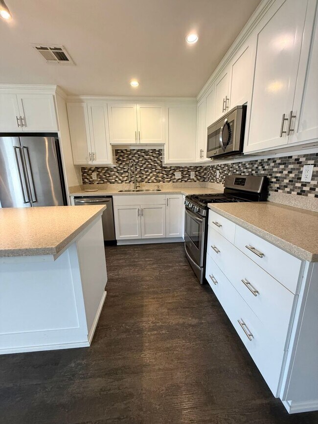 Foto del edificio - Beautiful 3 Bedroom 2 Bath Single Family Home AVAILABLE NOW!!