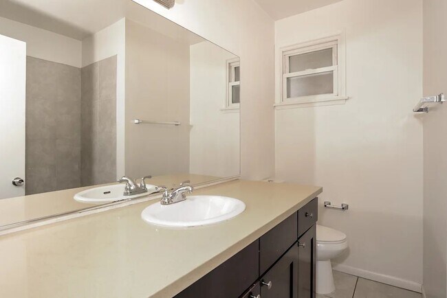 Foto del edificio - 10550 Densmore Ave