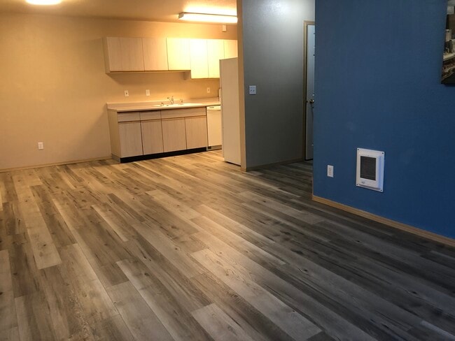 Building Photo - 1645 NE Merman Dr