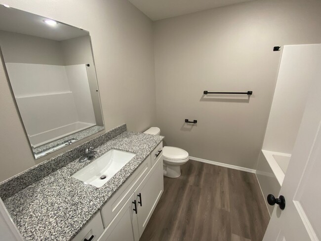 Building Photo - Brand New Home!!