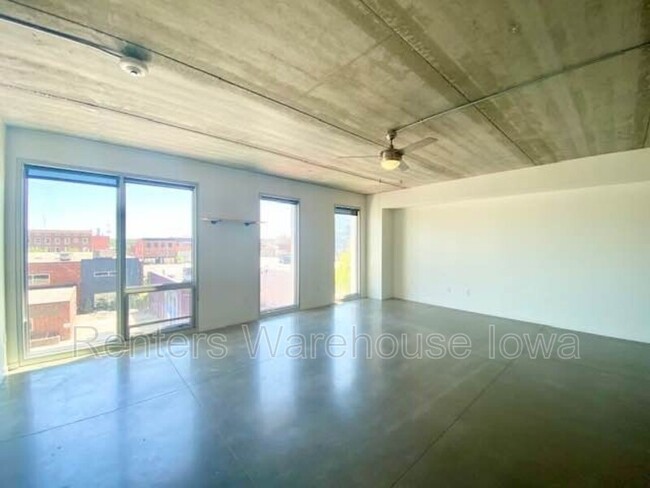 Foto del edificio - 350 E Locust St