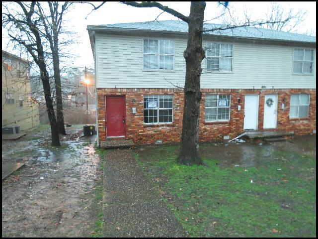 Building Photo - 1805 Sanford Dr